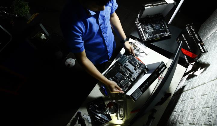 سیاه شدن ناگهانی صفحه مانیتور: علت چیست و آیا قابل تعمیر است؟